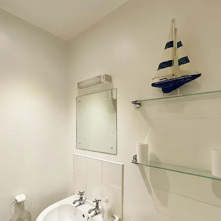 Scott Court, The Moorings Whitby